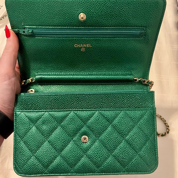 Chanel 18s Emerald Green WOC - Picture 3 of 11